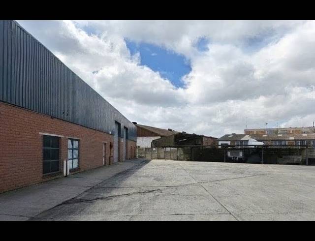 300M² WAREHOUSE TO LET IN PAROW INDUSTRIAL